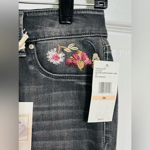 JESSICA SIMPSON Kiss Me Super Skinny Gray Floral Stretch Jean. NWT. RETAIL 99 - Picture 4 of 12